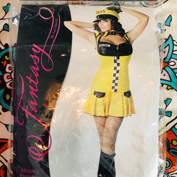 Woman’s Costume - Picture 1 of 12